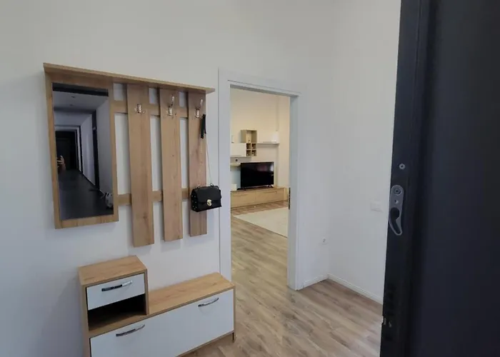 Square 21 Number 3 Τίρανα